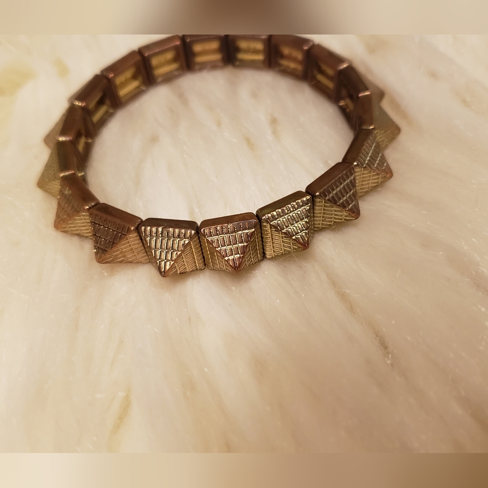 Gold Pyramid Spike Stretch Bracelet Textured Geometric Bangle Vintage Inspired - Picture 2 of 8